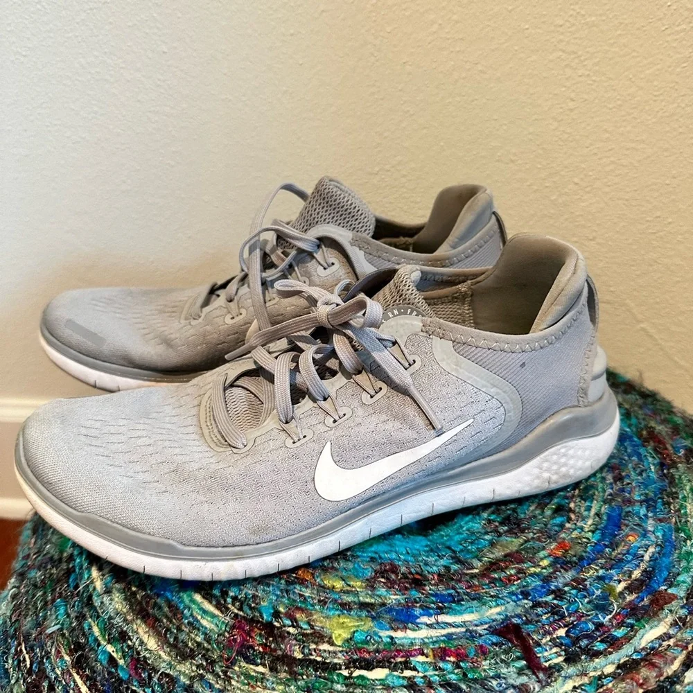 Women’s gray Nike shoes, size 10 - Picture 4 of 4
